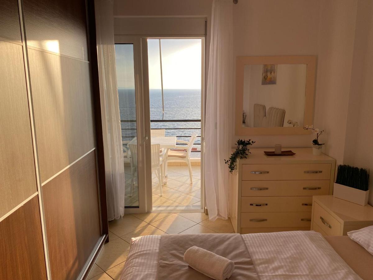 Apartment With Huge Sea View Balcony Саранде Екстериор снимка